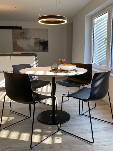 MODEREN ESSGRUPPE Moderne Essgruppe Ferienwohnung nahe Phantasialand